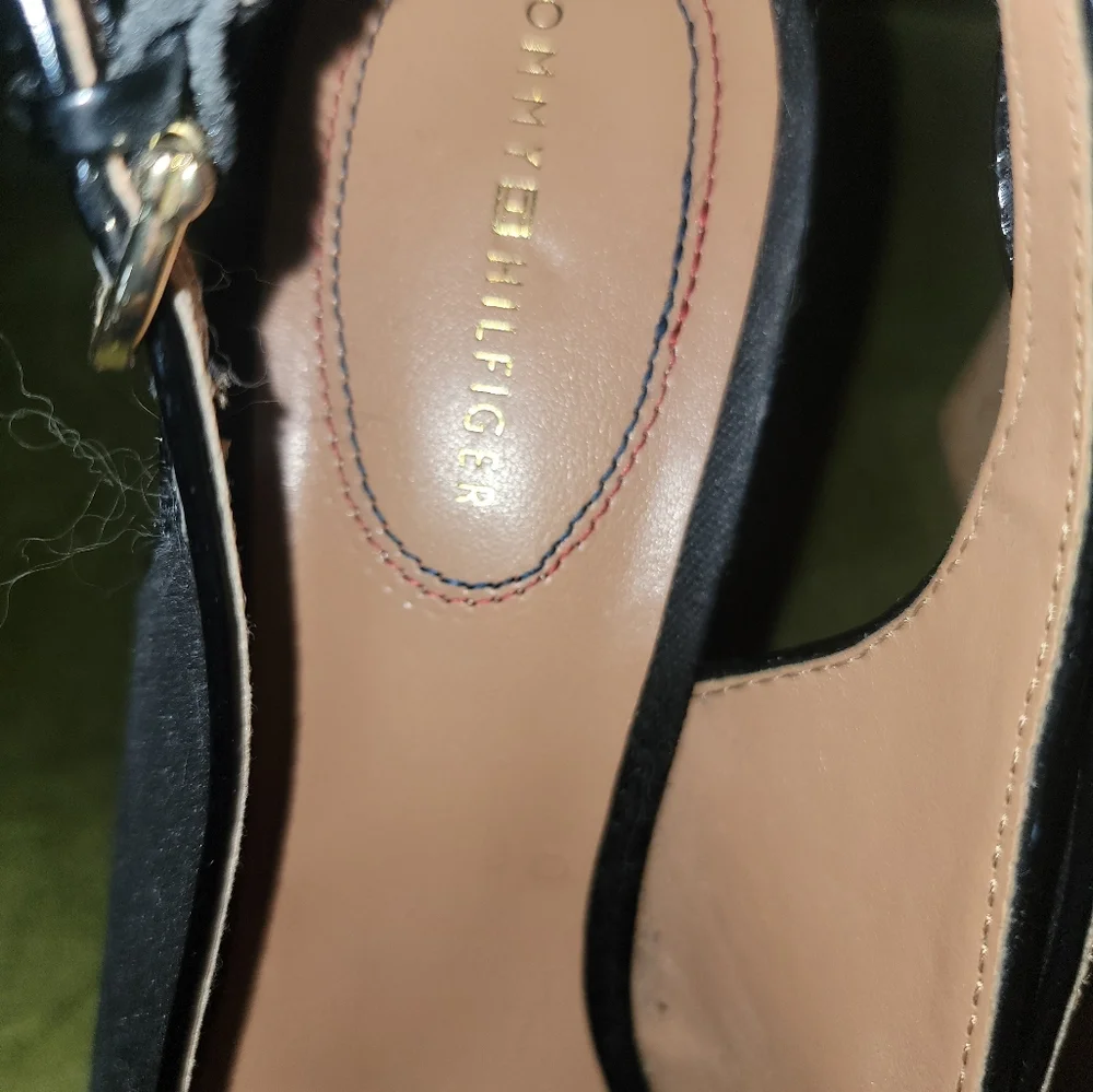 Misses sz 8.5 Tommy Hilfiger black Strap Cork wedge Heels open toe sandals.